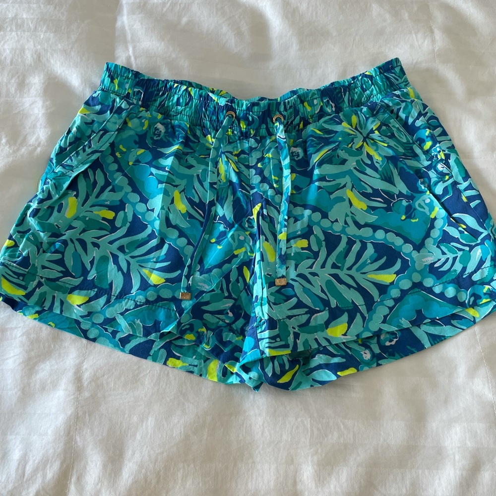 Lilly Pulitzer 5” Katia short in indigo midnight cove. Excellent condition!